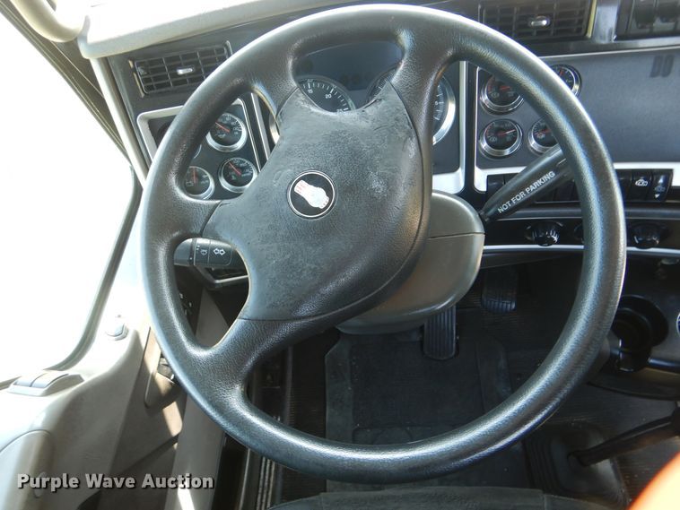 image for item GM9096 2007 Kenworth T800  flat dump bed truck