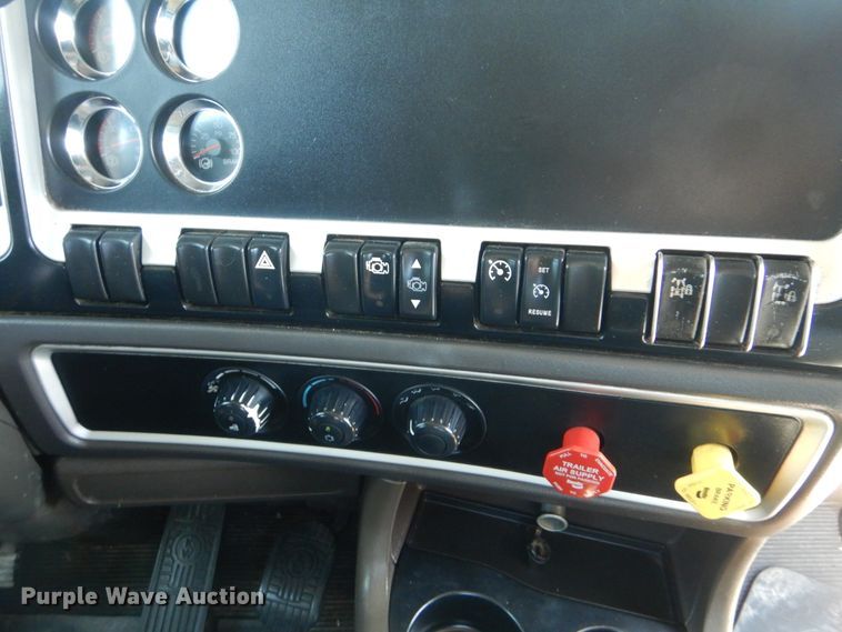 image for item GM9096 2007 Kenworth T800  flat dump bed truck