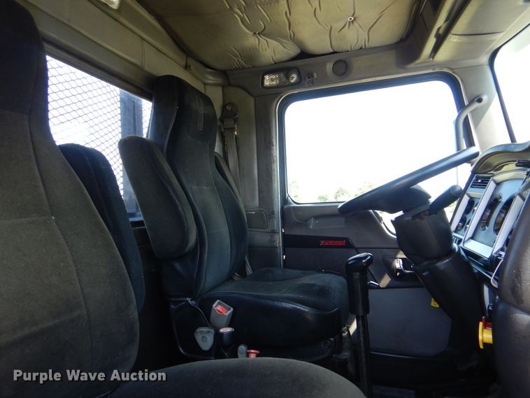 image for item GM9096 2007 Kenworth T800  flat dump bed truck