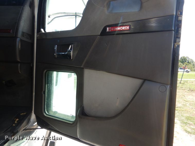 image for item GM9096 2007 Kenworth T800  flat dump bed truck