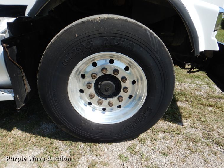 image for item GM9096 2007 Kenworth T800  flat dump bed truck