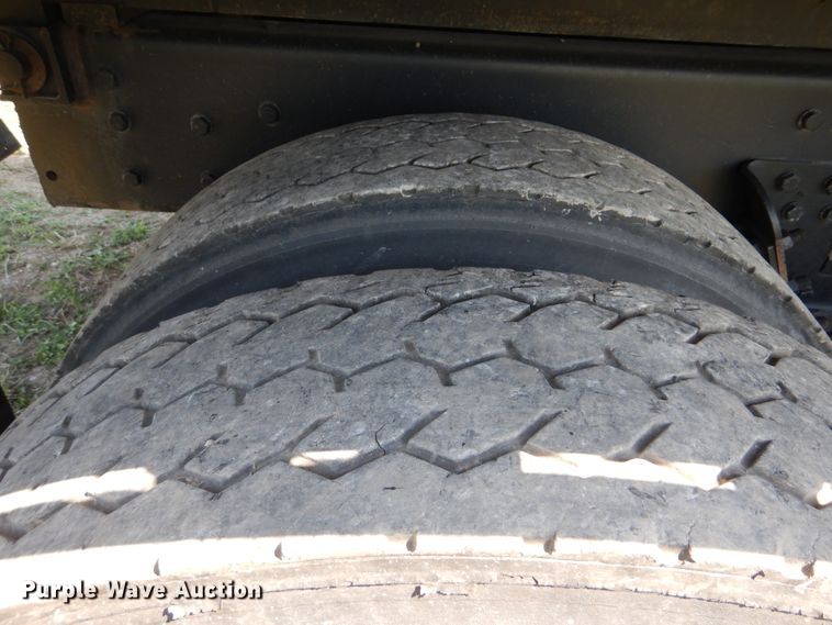 image for item GM9096 2007 Kenworth T800  flat dump bed truck