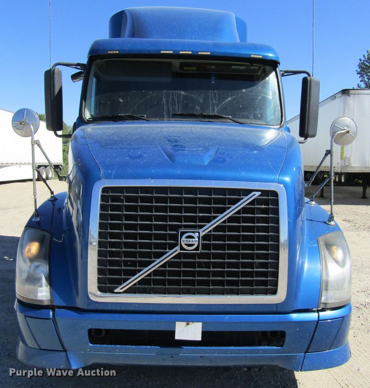 image for item GQ9084 2012 Volvo VNL630  semi truck