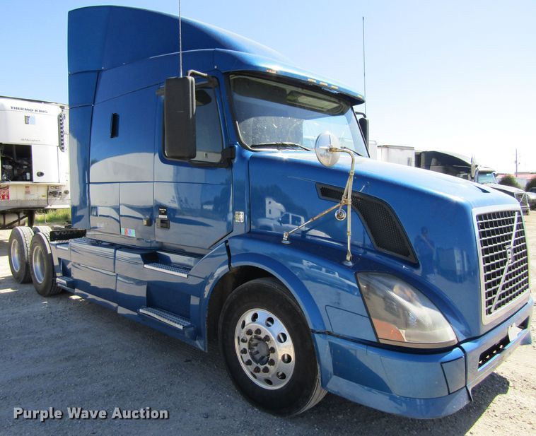 image for item GQ9084 2012 Volvo VNL630  semi truck