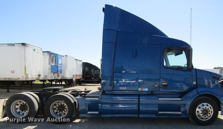 image for item GQ9084 2012 Volvo VNL630  semi truck