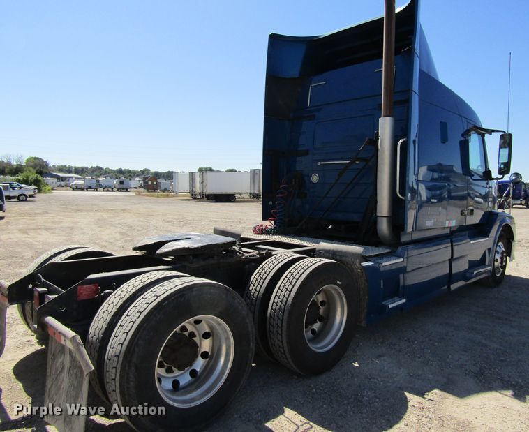 image for item GQ9084 2012 Volvo VNL630  semi truck