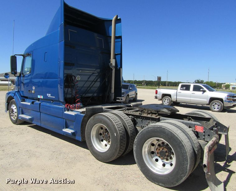 image for item GQ9084 2012 Volvo VNL630  semi truck