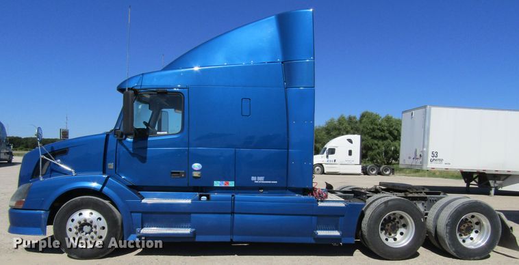 image for item GQ9084 2012 Volvo VNL630  semi truck