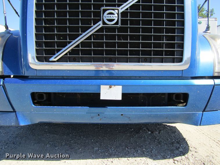 image for item GQ9084 2012 Volvo VNL630  semi truck