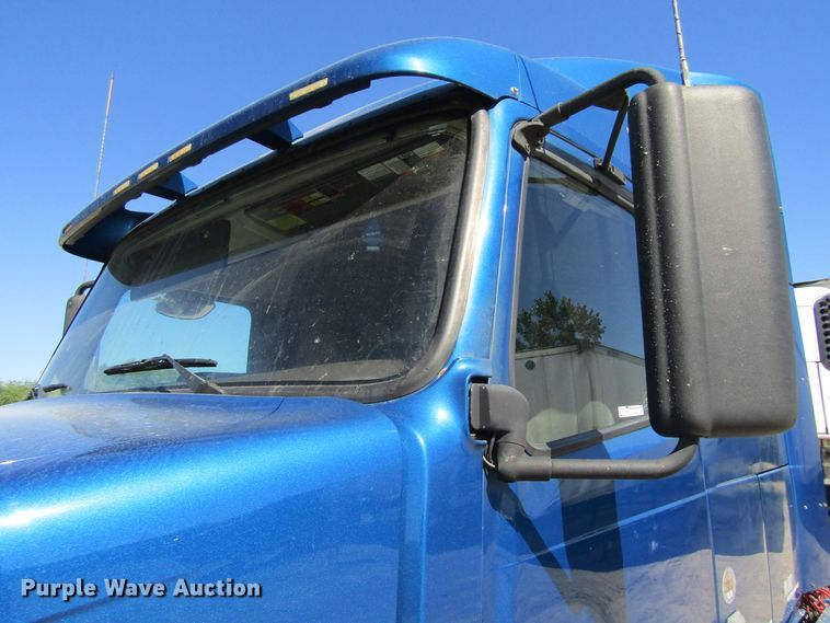 image for item GQ9084 2012 Volvo VNL630  semi truck