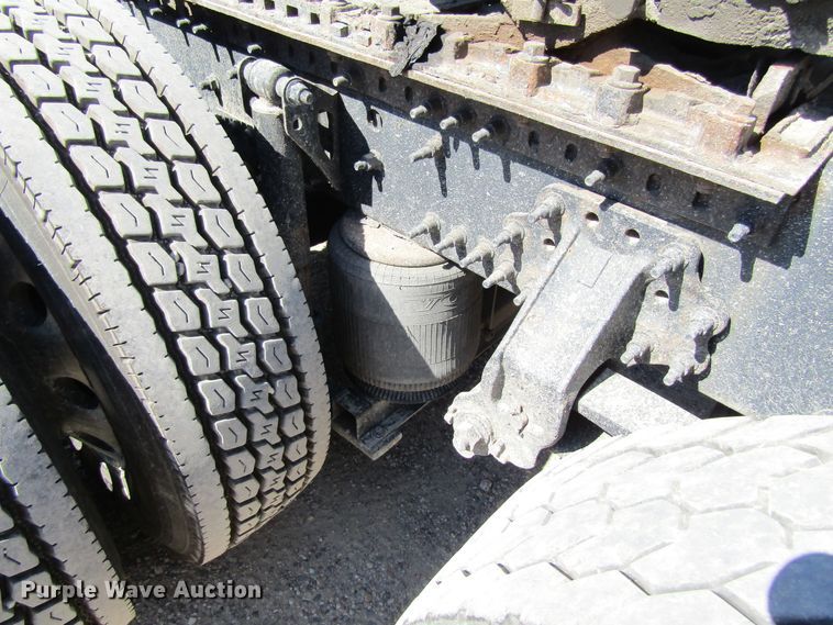 image for item GQ9084 2012 Volvo VNL630  semi truck