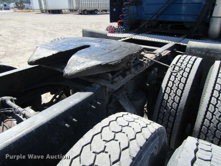 image for item GQ9084 2012 Volvo VNL630  semi truck