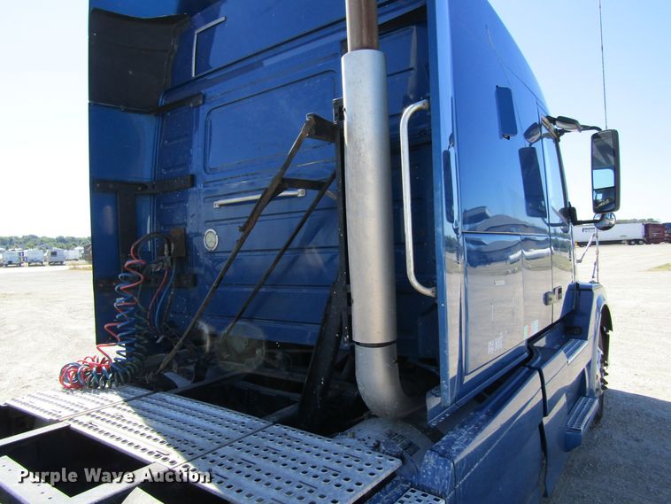 image for item GQ9084 2012 Volvo VNL630  semi truck