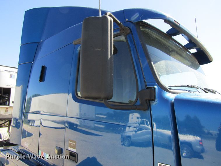 image for item GQ9084 2012 Volvo VNL630  semi truck