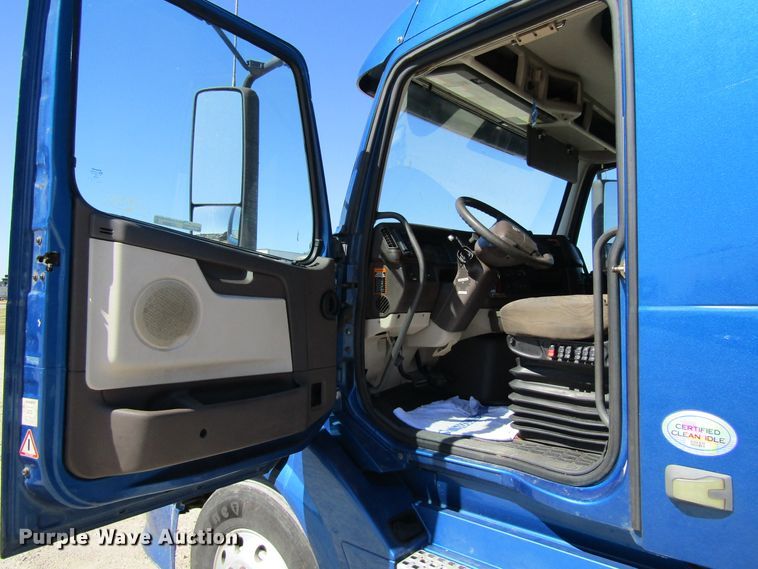 image for item GQ9084 2012 Volvo VNL630  semi truck