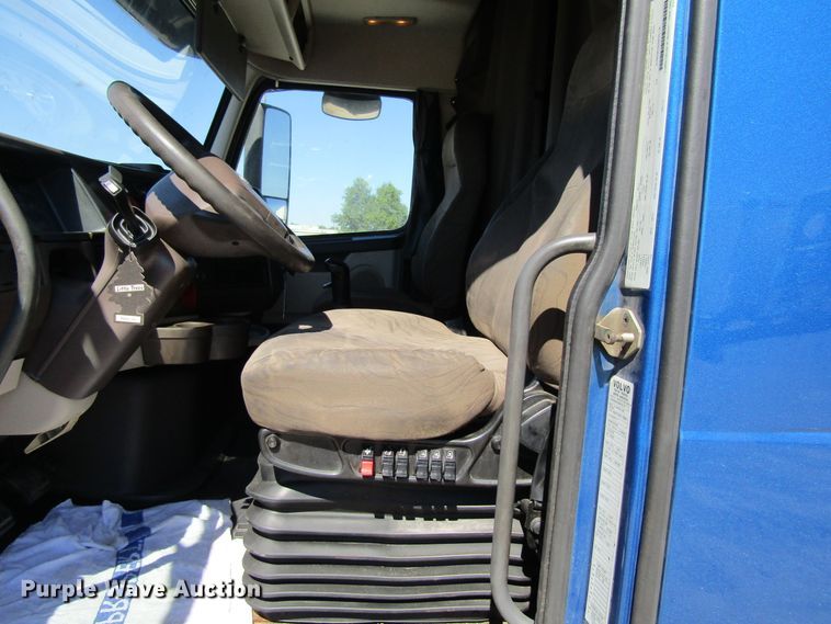 image for item GQ9084 2012 Volvo VNL630  semi truck