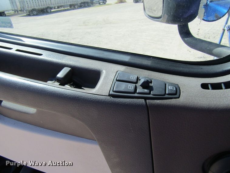 image for item GQ9084 2012 Volvo VNL630  semi truck