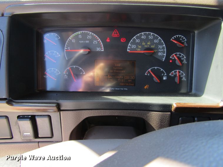 image for item GQ9084 2012 Volvo VNL630  semi truck