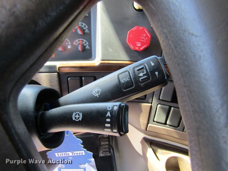 image for item GQ9084 2012 Volvo VNL630  semi truck