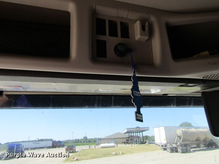 image for item GQ9084 2012 Volvo VNL630  semi truck