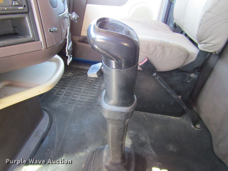 image for item GQ9084 2012 Volvo VNL630  semi truck