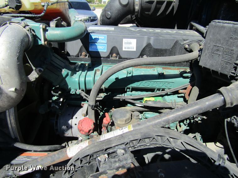 image for item GQ9084 2012 Volvo VNL630  semi truck