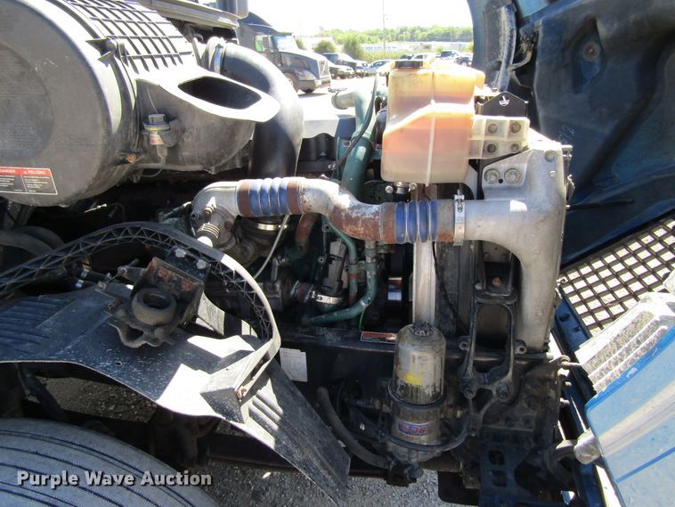 image for item GQ9084 2012 Volvo VNL630  semi truck