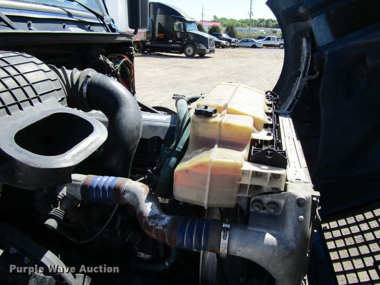 image for item GQ9084 2012 Volvo VNL630  semi truck