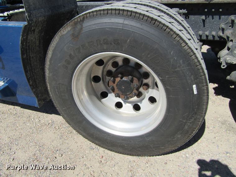 image for item GQ9084 2012 Volvo VNL630  semi truck