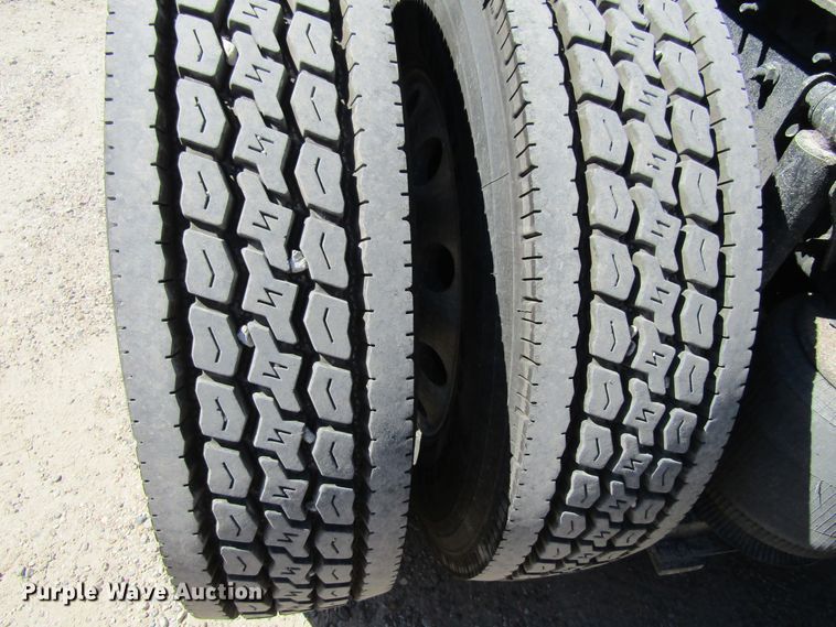 image for item GQ9084 2012 Volvo VNL630  semi truck