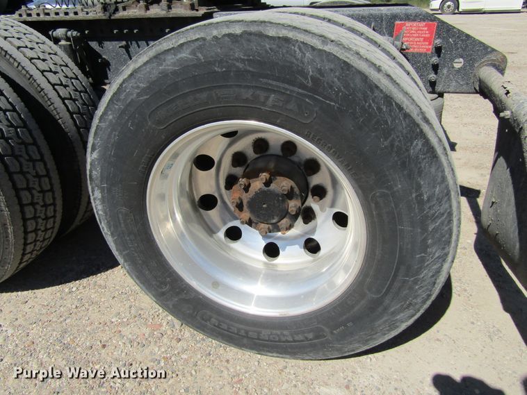 image for item GQ9084 2012 Volvo VNL630  semi truck