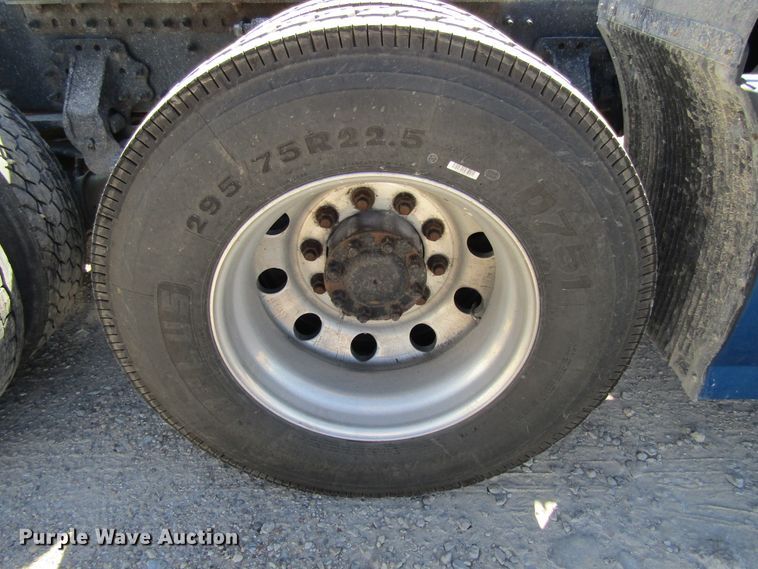 image for item GQ9084 2012 Volvo VNL630  semi truck