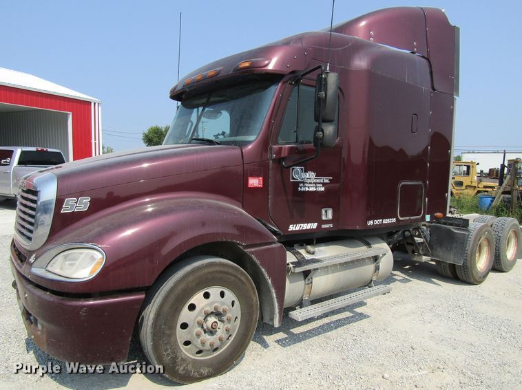 image for item GQ9091 2005 Freightliner Columbia  semi truck