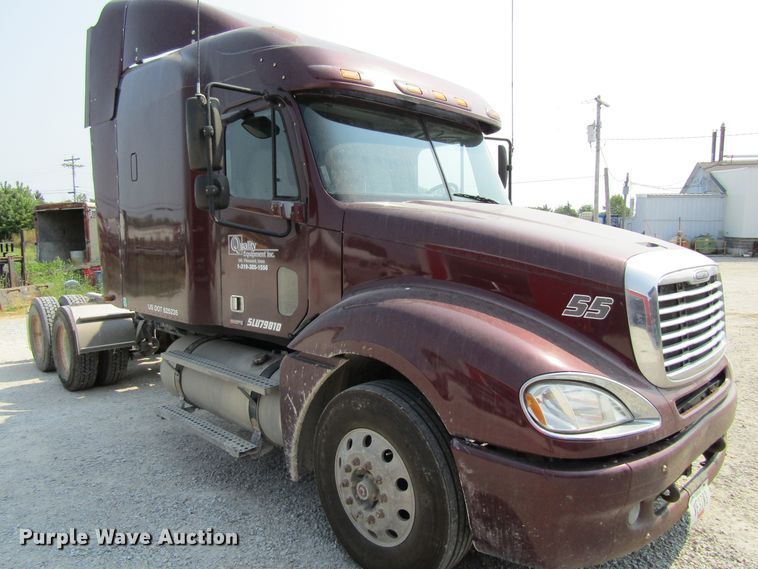 image for item GQ9091 2005 Freightliner Columbia  semi truck