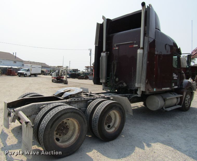 image for item GQ9091 2005 Freightliner Columbia  semi truck