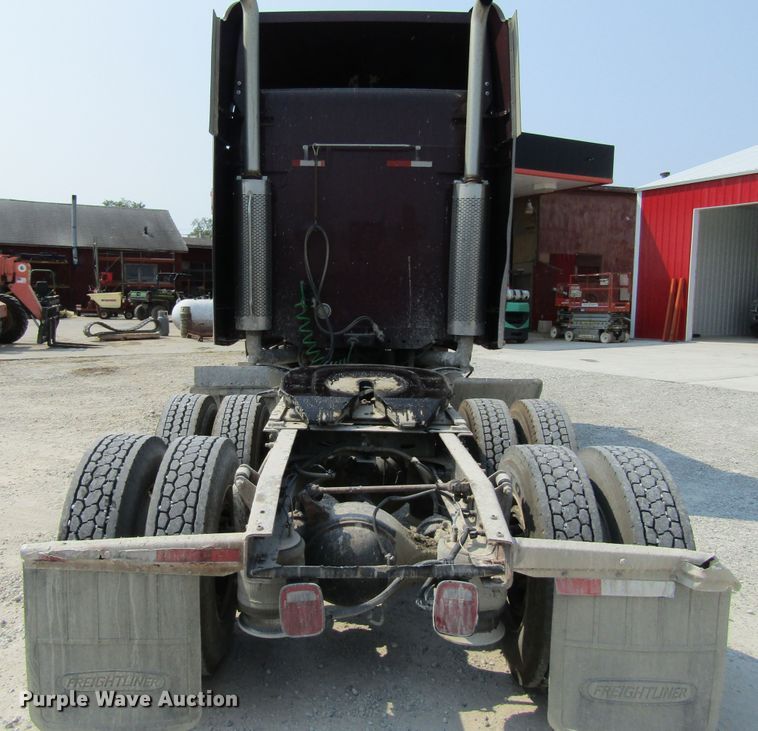 image for item GQ9091 2005 Freightliner Columbia  semi truck