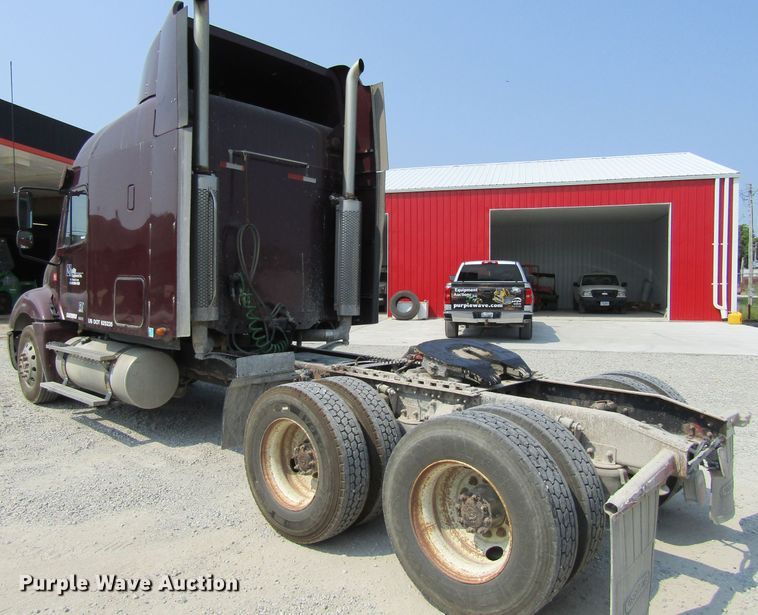 image for item GQ9091 2005 Freightliner Columbia  semi truck