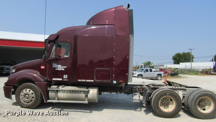 image for item GQ9091 2005 Freightliner Columbia  semi truck