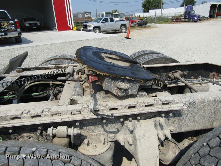 image for item GQ9091 2005 Freightliner Columbia  semi truck