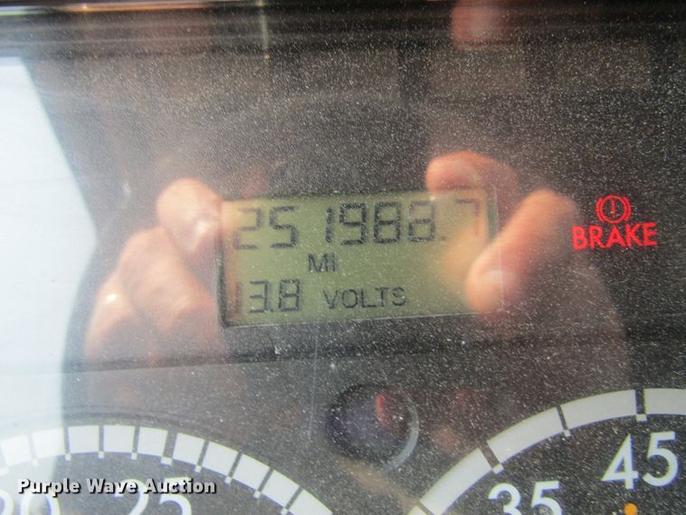 image for item GQ9091 2005 Freightliner Columbia  semi truck