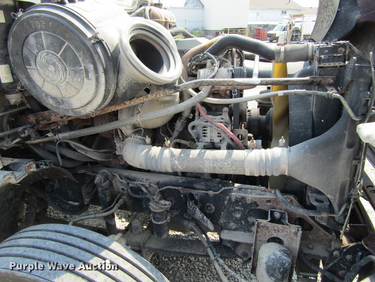 image for item GQ9091 2005 Freightliner Columbia  semi truck