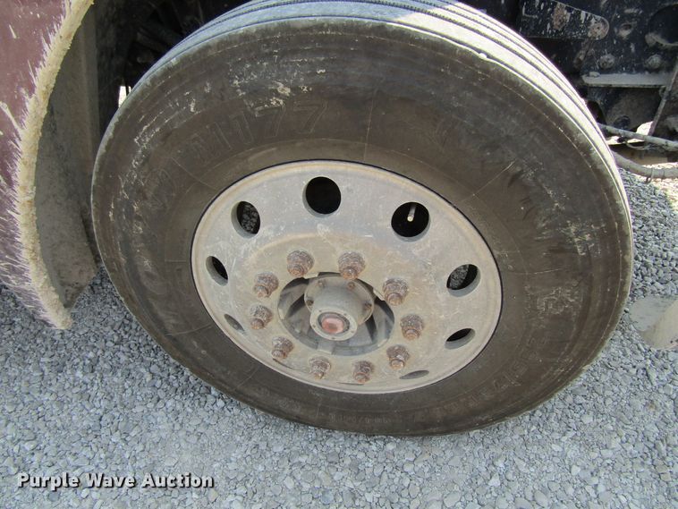 image for item GQ9091 2005 Freightliner Columbia  semi truck