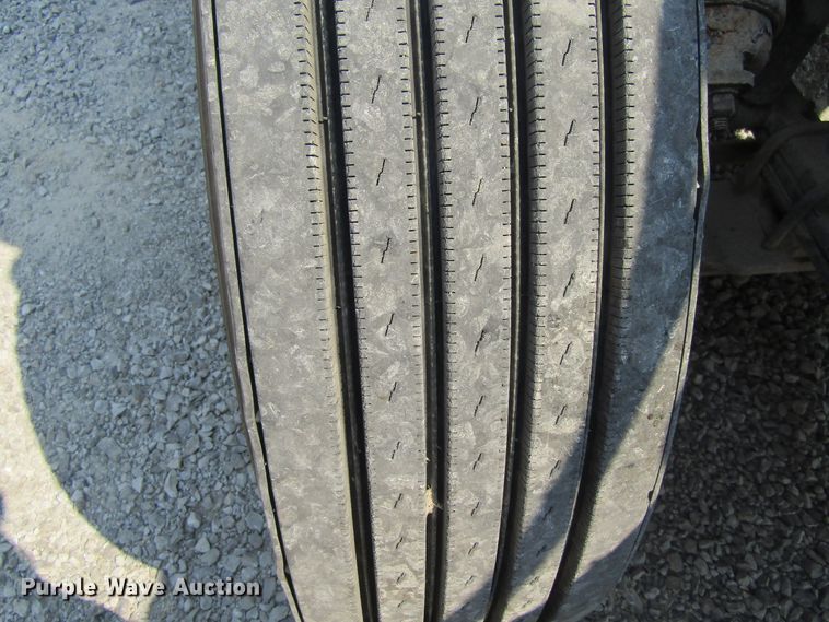 image for item GQ9091 2005 Freightliner Columbia  semi truck