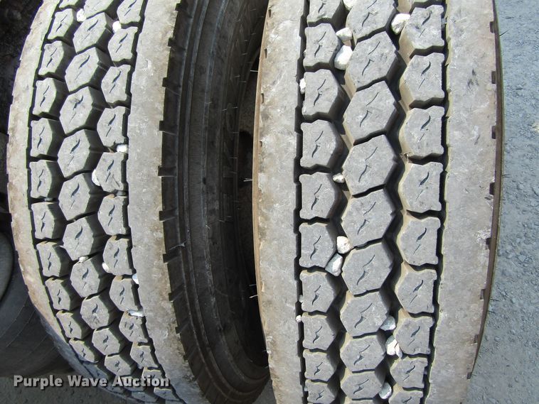 image for item GQ9091 2005 Freightliner Columbia  semi truck