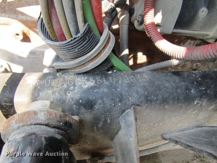 image for item GQ9091 2005 Freightliner Columbia  semi truck