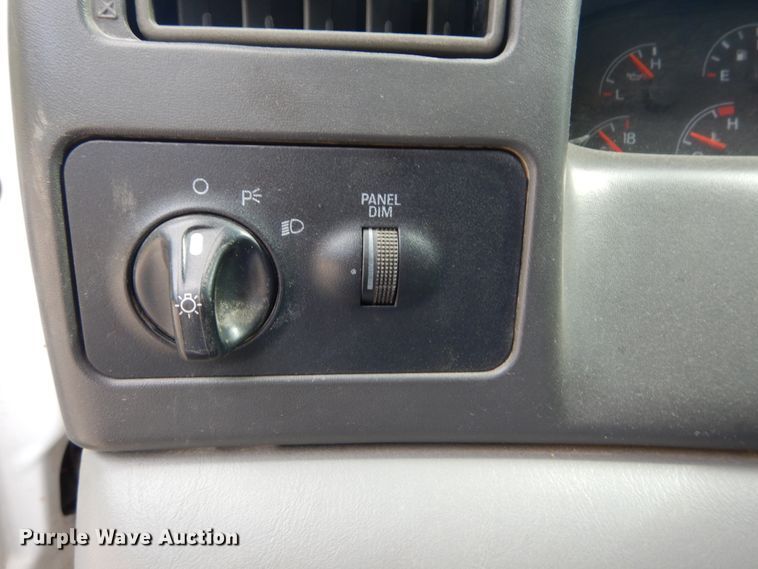 image for item GR9718 2004 Ford F650 Super Duty XLT  box truck