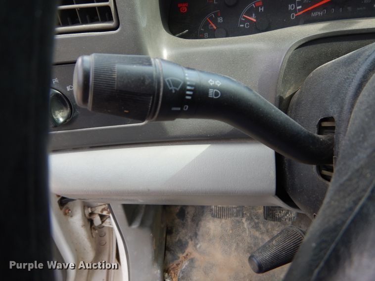 image for item GR9718 2004 Ford F650 Super Duty XLT  box truck