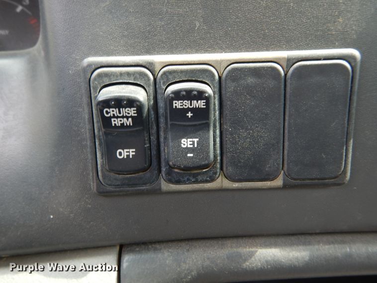 image for item GR9718 2004 Ford F650 Super Duty XLT  box truck