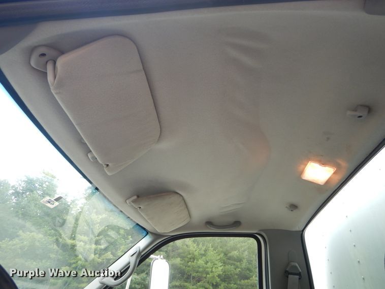 image for item GR9718 2004 Ford F650 Super Duty XLT  box truck