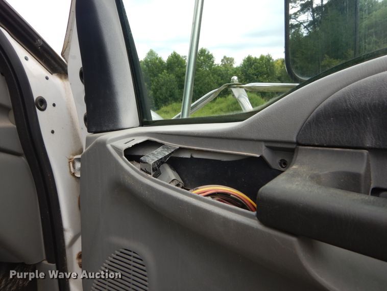 image for item GR9718 2004 Ford F650 Super Duty XLT  box truck